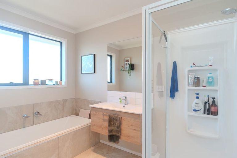 Photo of property in 6 Topsail Way, Whitby, Porirua, 5024