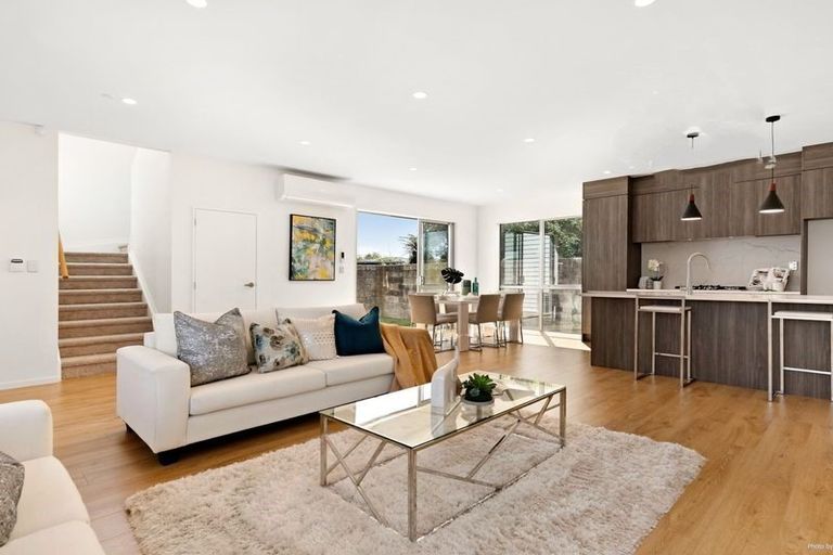 Photo of property in 8b Karamu Street, Te Atatu Peninsula, Auckland, 0610