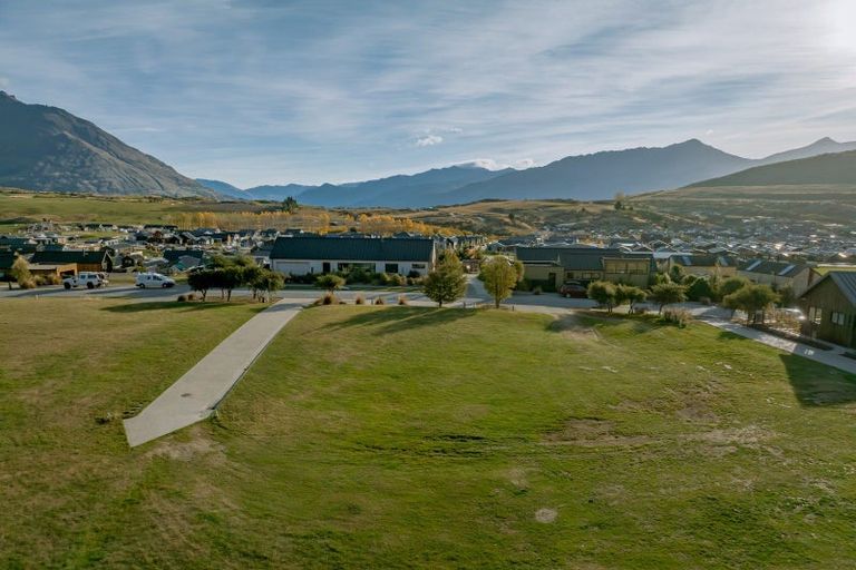 Photo of property in 22 Cunninghams Drive, Jacks Point, Queenstown, 9371