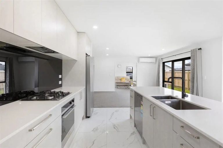 Photo of property in 23 Clonbunny Close, Rolleston, 7614