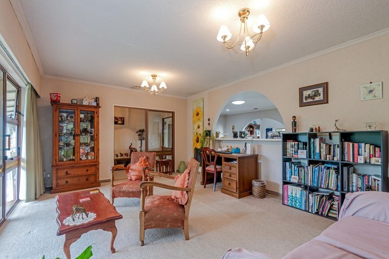 Photo of property in 17 Moyne Avenue, Milson, Palmerston North, 4414