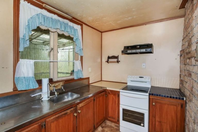 Photo of property in 12 Hull Road, Waiuku, 2123