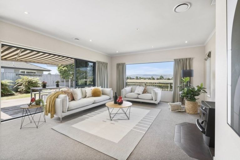 Photo of property in 47 Tennyson Avenue, Kelvin Grove, Palmerston North, 4414