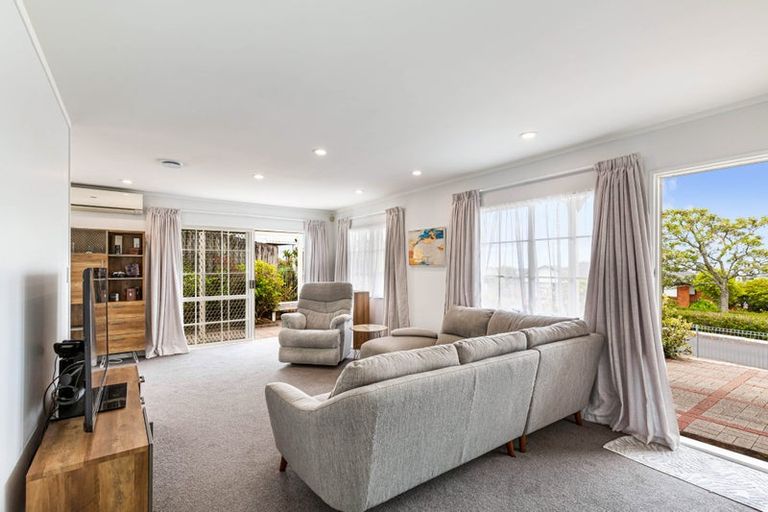 Photo of property in 72 Garton Drive, Massey, Auckland, 0614