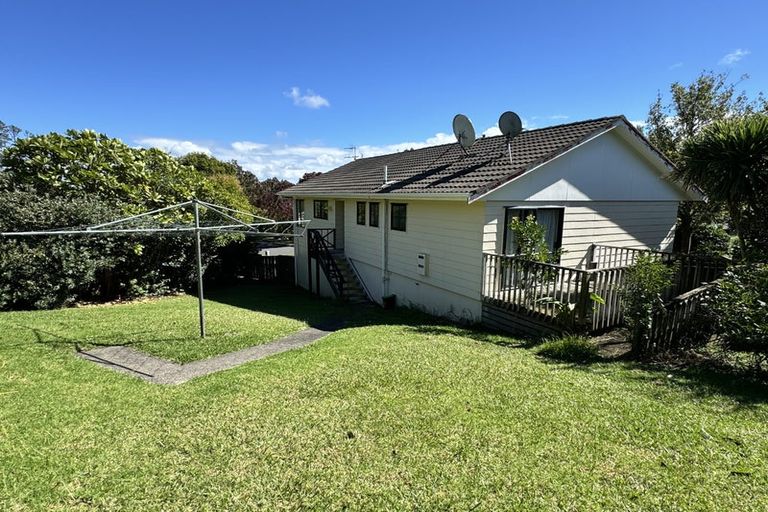 Photo of property in 18 Sunward Rise, Glenfield, Auckland, 0629