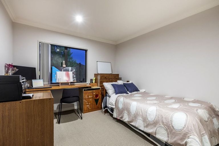 Photo of property in 10 Oak View Terrace, Schnapper Rock, Auckland, 0632
