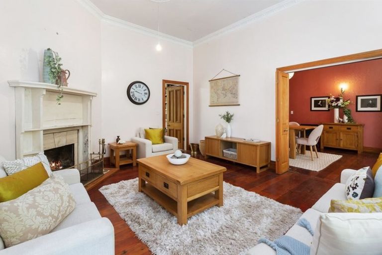 Photo of property in 50 Garden Road, Northland, Wellington, 6012