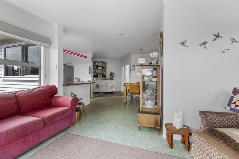 Photo of property in 8 Blenheim Place, Vogeltown, New Plymouth, 4310