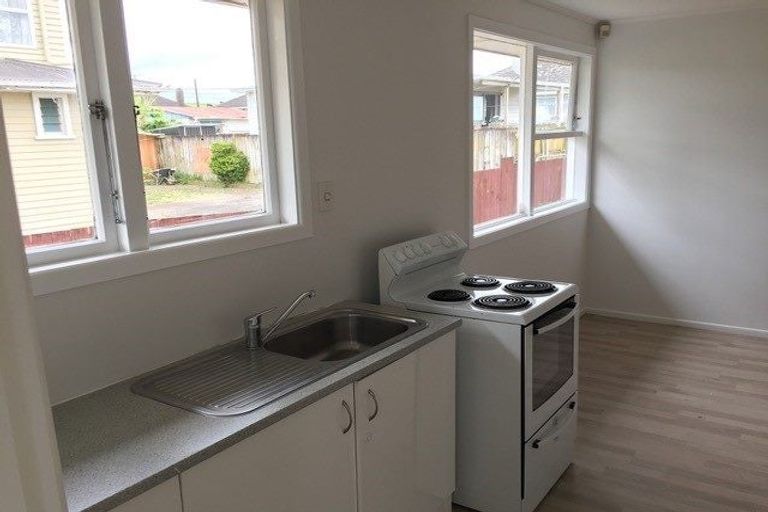 Photo of property in 105 Tidal Road, Mangere, Auckland, 2022