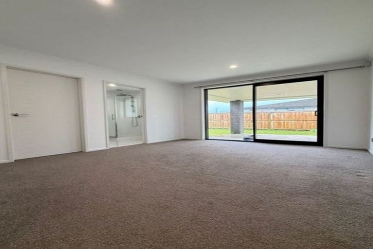 Photo of property in 11 Tauroa Drive, Tuakau, 2121