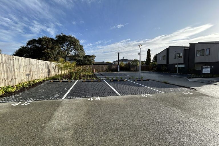 Photo of property in 9 Paetai Lane, Te Atatu Peninsula, 0610