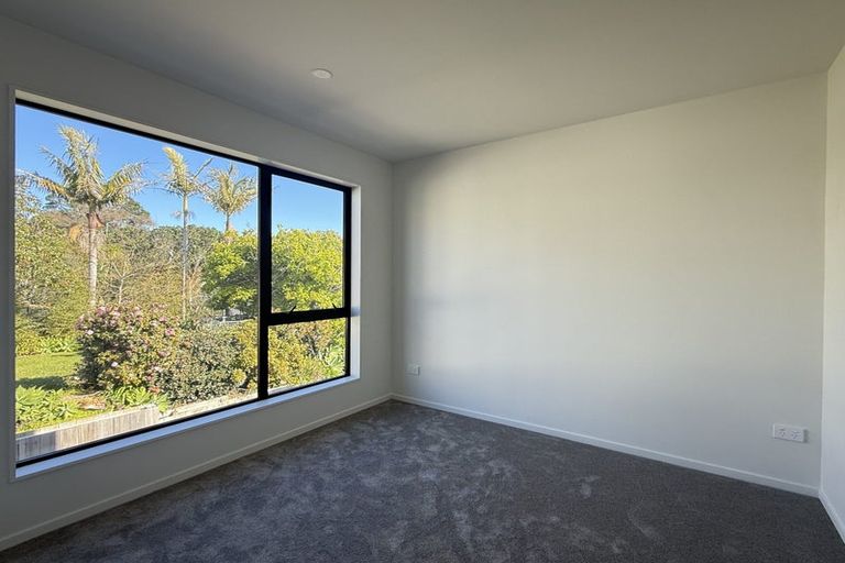 Photo of property in 33b Garadice Road, Rothesay Bay, Auckland, 0630