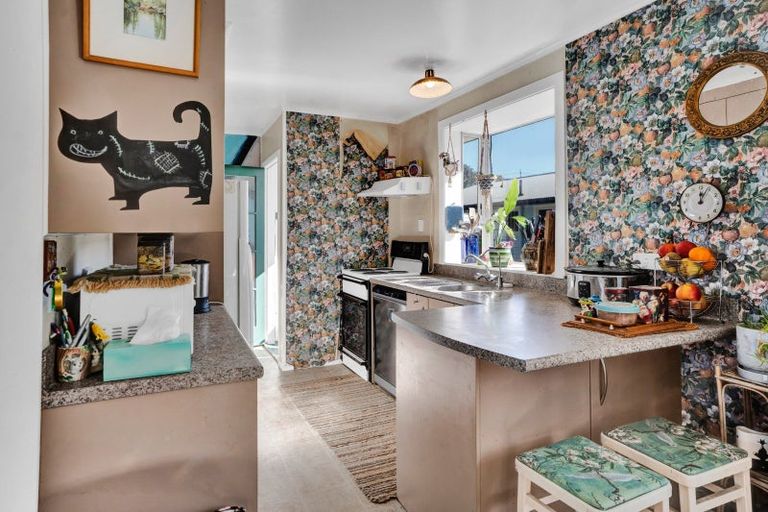 Photo of property in 2 Handley Place, Glen Avon, New Plymouth, 4312