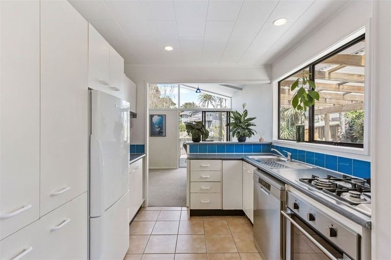 Photo of property in 64 Tamahere Drive, Glenfield, Auckland, 0629