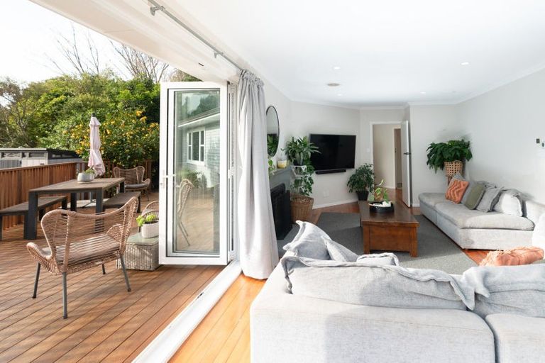 Photo of property in 24 Mahoe Street, Tawa, Wellington, 5028