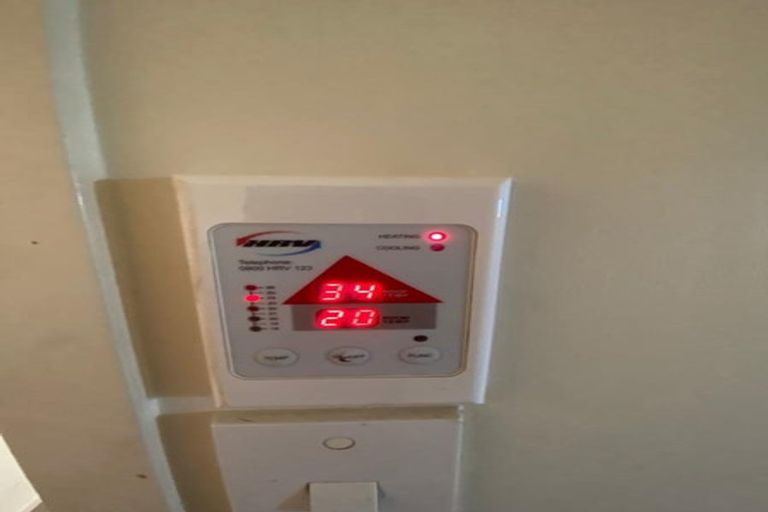 Photo of property in 19 Manuroa Road, Takanini, 2112