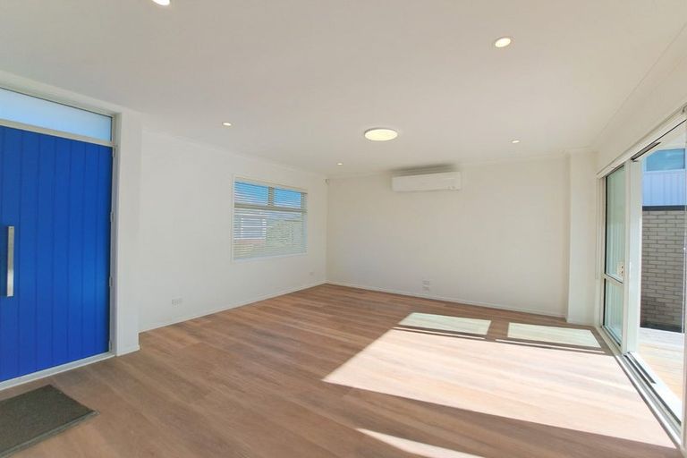 Photo of property in 37 Merriefield Avenue, Forrest Hill, Auckland, 0620