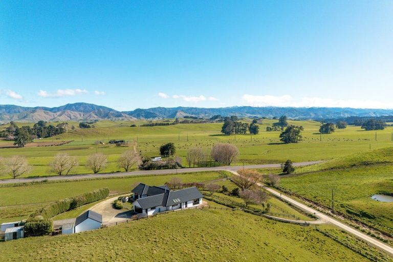 Photo of property in 14 Centre Road, Matamau, Dannevirke, 4977