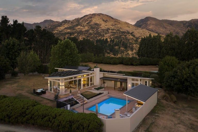 Photo of property in 728 Kane Road, Hawea Flat, Wanaka, 9382