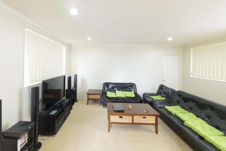Photo of property in 205 Keri Vista Rise, Papakura, 2110