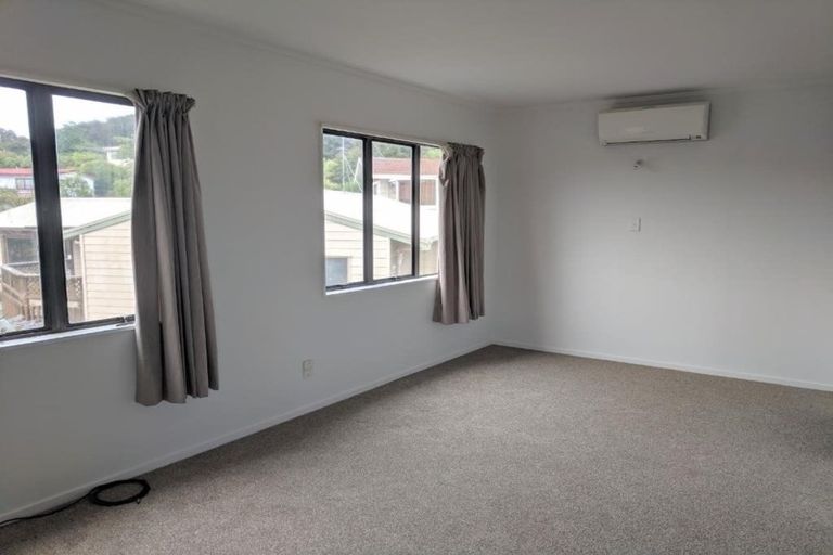 Photo of property in 11 Randal Place, Bayview, Auckland, 0629