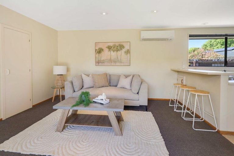 Photo of property in 8 Algie Place, Avonhead, Christchurch, 8042