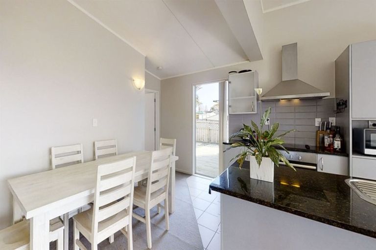 Photo of property in 2 Merlot Lane, Pukekohe, 2120