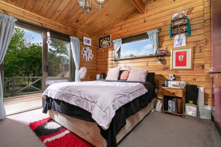 Photo of property in 19-21 Mountain Road, Henderson Valley, Auckland, 0612