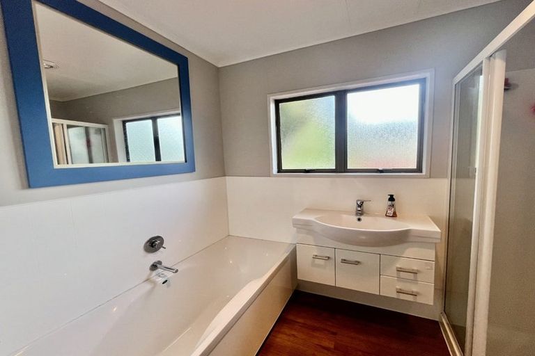 Photo of property in 21 Gilbass Avenue, Hamilton Lake, Hamilton, 3204