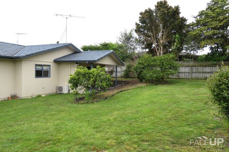Photo of property in 26 Reybert Place, Massey, Auckland, 0614