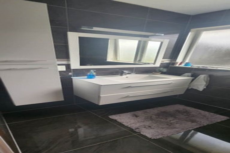 Photo of property in 17 Hewlett Road, Massey, Auckland, 0614