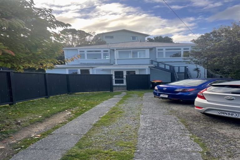Photo of property in 10 Helen Street, Brooklyn, Wellington, 6021