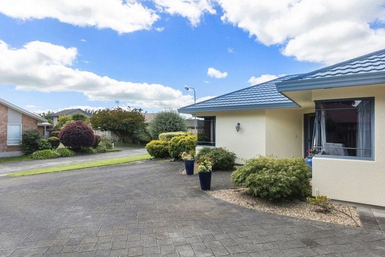Photo of property in 16 Hastings Place, Hamilton Lake, Hamilton, 3204