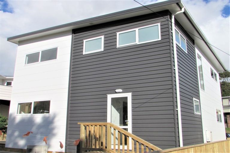 Photo of property in 11a Kowhai Street, Tawa, Wellington, 5028