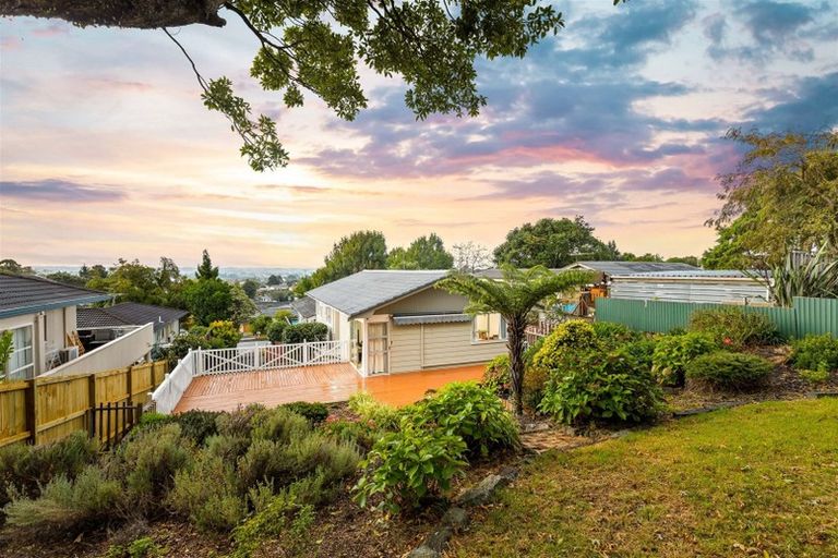 Photo of property in 2/4 Osmond Court, Sunnyvale, Auckland, 0612