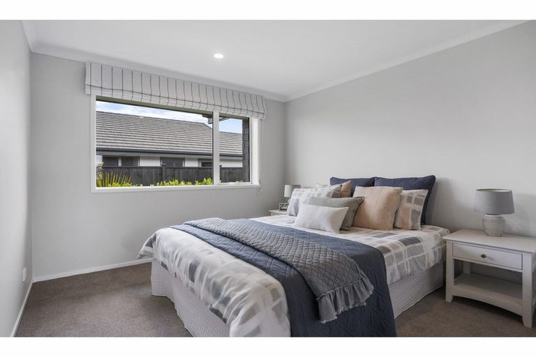 Photo of property in 5 Flavell Drive, Orewa, 0931