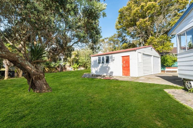 Photo of property in 9 Imperial Place, Henderson, Auckland, 0612