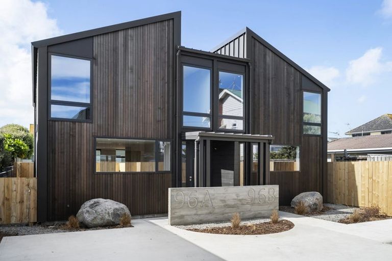 Photo of property in 96 Apu Crescent, Lyall Bay, Wellington, 6022