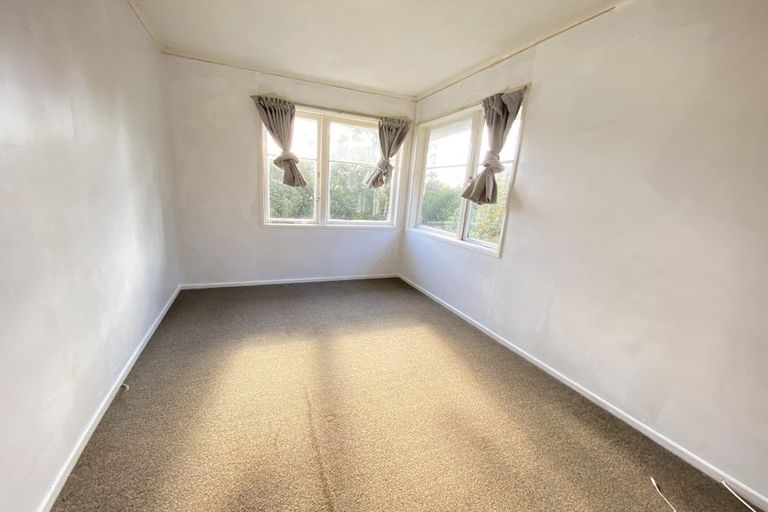Photo of property in 3 Longburn Road, Henderson, Auckland, 0610