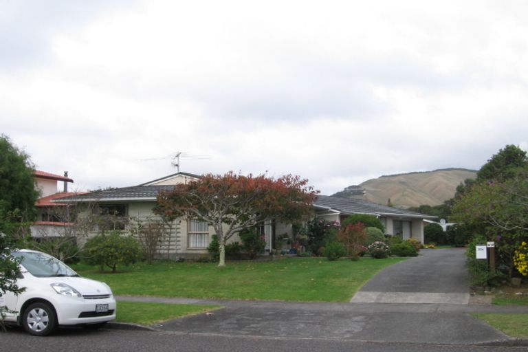 Photo of property in 20 Rewarewa Crescent, Waikanae, 5036