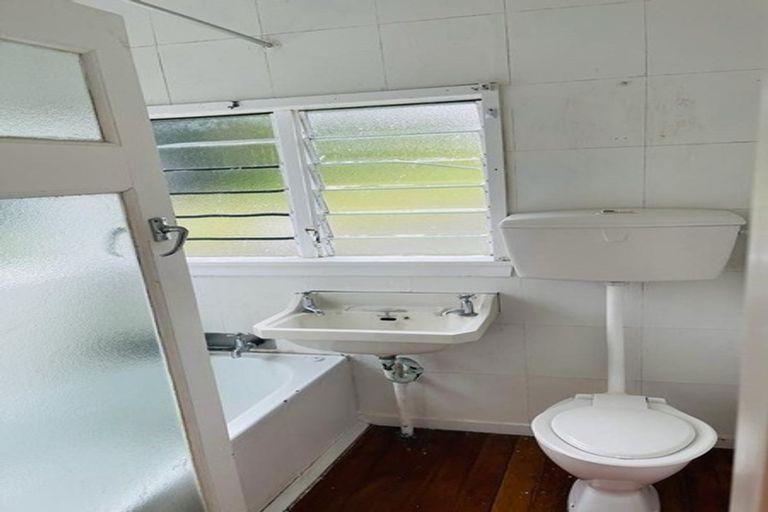 Photo of property in 22 Evans Road, Glen Eden, Auckland, 0602