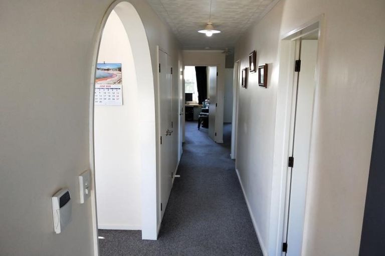 Photo of property in 96 Hillcrest Drive, Kelvin Grove, Palmerston North, 4414