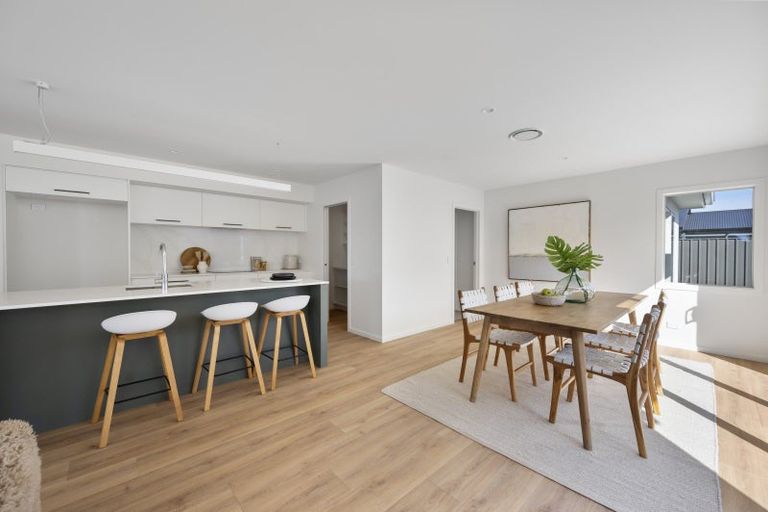 Photo of property in 10 Cassin Place, Taradale, 4112