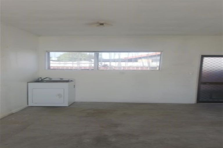 Photo of property in 2/23 Septimus Place, Henderson, Auckland, 0612