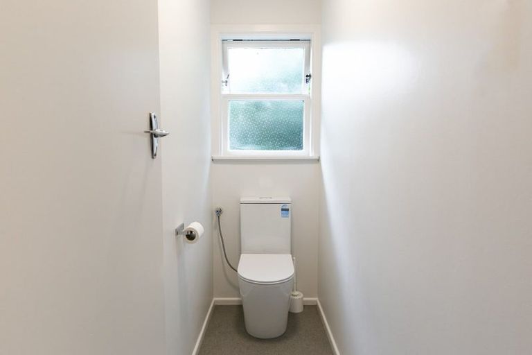 Photo of property in 8 Westleigh Way, Newlands, Wellington, 6037