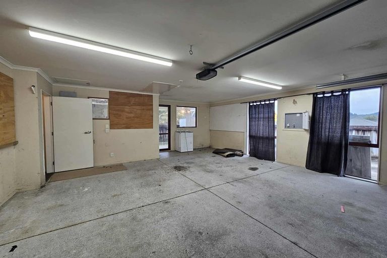 Photo of property in 37 Mcewen Crescent, Riverstone Terraces, Upper Hutt, 5018