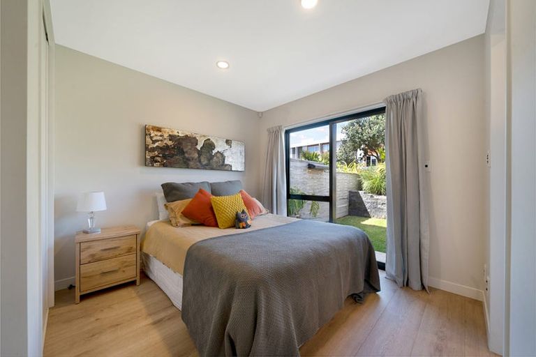 Photo of property in 8 Meritage Lane, Te Atatu South, Auckland, 0610