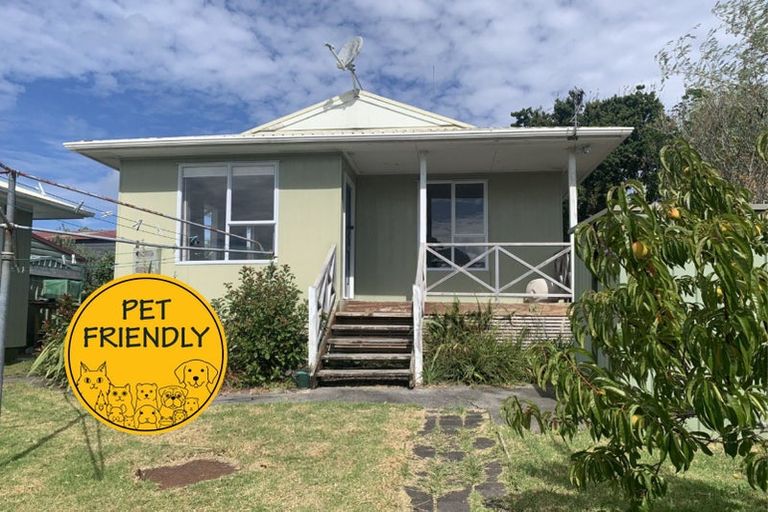 Photo of property in 5 Rapaki Place, Te Atatu Peninsula, Auckland, 0610