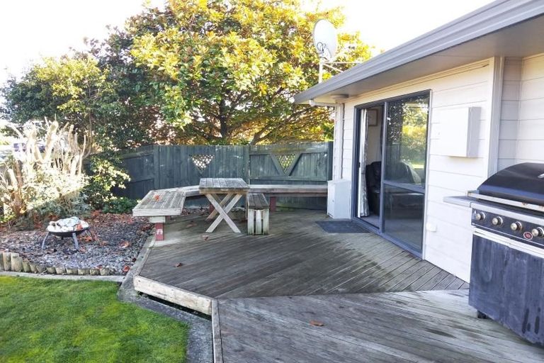 Photo of property in 96 Hillcrest Drive, Kelvin Grove, Palmerston North, 4414