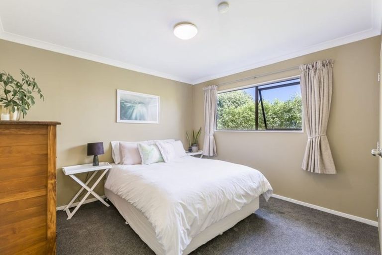 Photo of property in 72 Gloria Avenue, Te Atatu Peninsula, Auckland, 0610